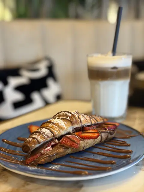 Croissant Nutella e Morangos