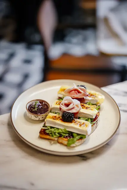 Tosta de Presunto e Brie